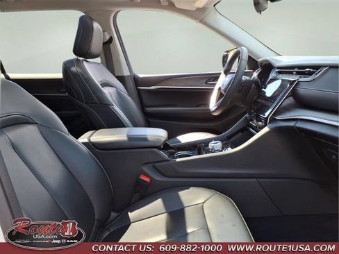 Used 2023 Jeep Grand Cherokee L Limited w/ Black Appearance Package AWD/4WD image 13