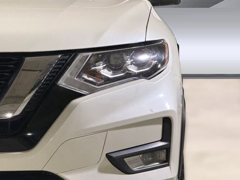 Used 2020 Nissan Rogue SL w/ Premium Package image 10