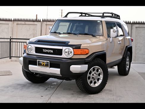 Used 2013 Toyota FJ Cruiser 4WD w/ Convenience Pkg image 1