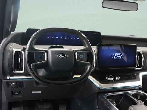 Used 2025 Ford Expedition Max Platinum w/ Stealth Appearance Package AWD/4WD image 6