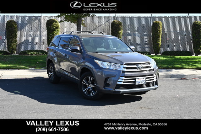 Used 2019 Toyota Highlander LE AWD/4WD image 1