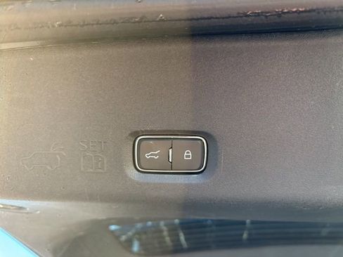 Used 2025 Ford Expedition Active image 39