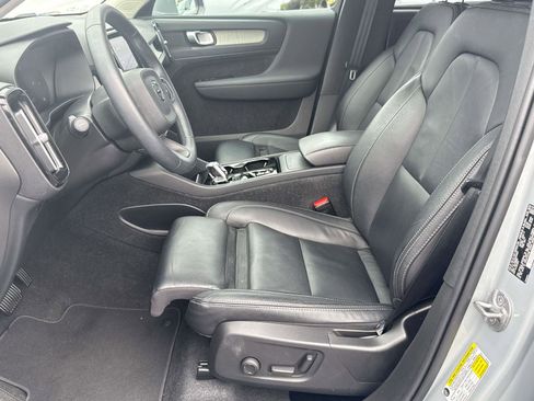 Certified 2024 Volvo XC40 B5 Plus w/ Protection Package Premier image 10