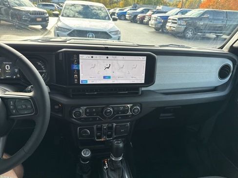 Used 2024 Jeep Wrangler Unlimited w/ Convenience Group image 24