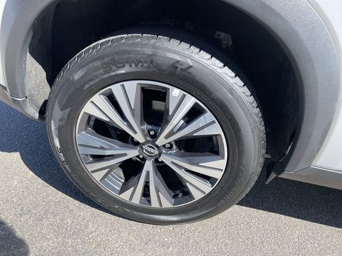 Used 2023 Nissan Rogue SV FWD image 12