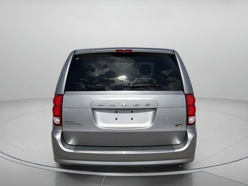 Used 2016 Dodge Grand Caravan SE FWD image 4