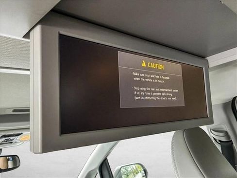 Used 2016 Toyota Sienna Limited Premium image 28