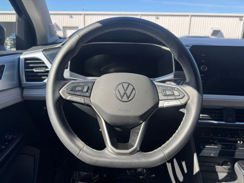 Used 2025 Volkswagen Taos SE image 28