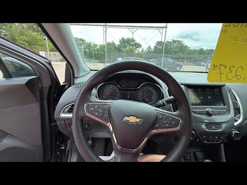 Used 2019 Chevrolet Cruze LT w/ LT True North Edition FWD image 11