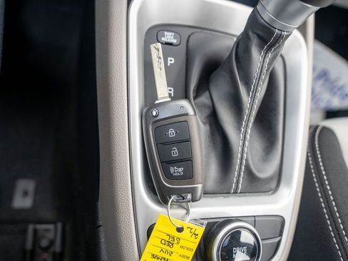 Certified 2022 Hyundai Venue SEL image 29