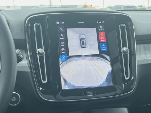 New 2026 Volvo XC40 B5 Plus w/ Protection Package Premier image 19