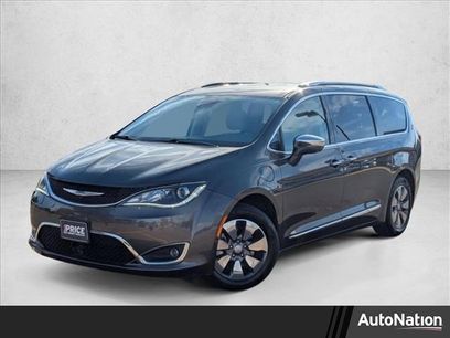 Used 2020 Chrysler Pacifica Limited w/ Advanced Safetytec Group