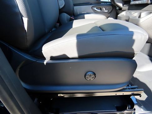 Used 2024 Mercedes-Benz Sprinter 2500 image 60