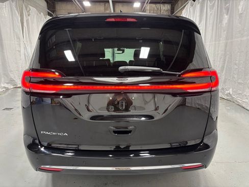 Used 2025 Chrysler Pacifica Select FWD image 6