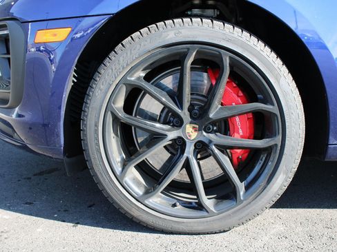 Certified 2024 Porsche Macan GTS image 29