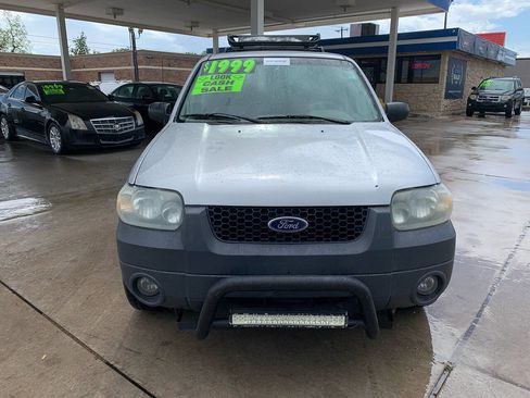 Used 2005 Ford Escape XLT image 2