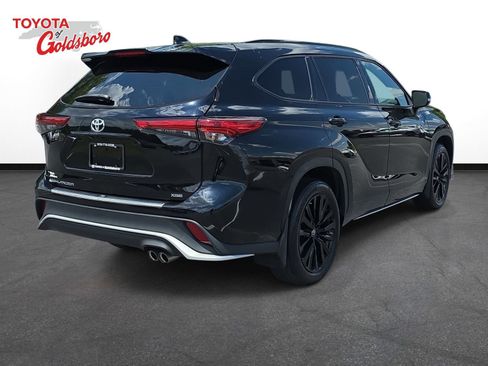 Used 2023 Toyota Highlander XSE FWD image 5