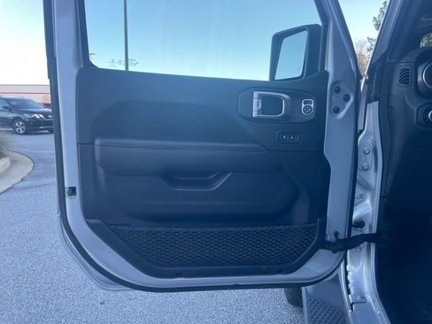 Used 2022 Jeep Wrangler Unlimited Rubicon w/ Trailer Tow Package image 11