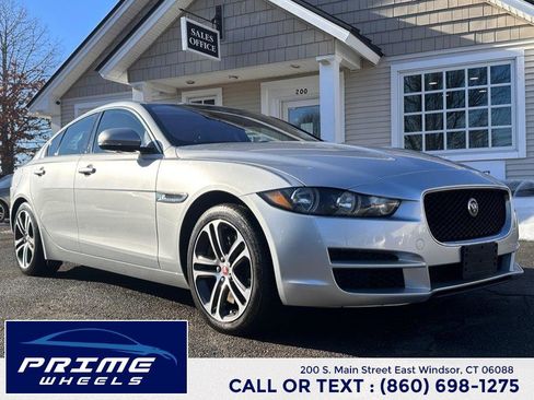 Used 2017 Jaguar XE Premium image 1