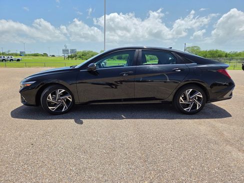 Used 2024 Hyundai Elantra Limited FWD image 4