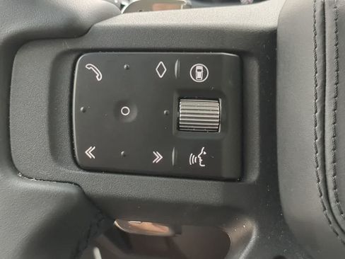 Certified 2025 Land Rover Defender 110 V8 AWD/4WD image 26