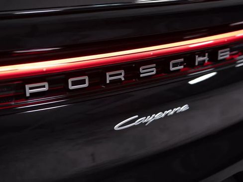 Certified 2026 Porsche Cayenne Coupe AWD/4WD image 18