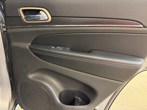 Used 2015 Jeep Grand Cherokee Limited image 27