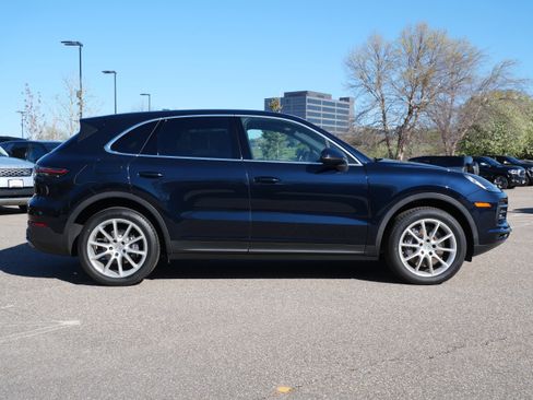 Used 2023 Porsche Cayenne AWD/4WD image 6