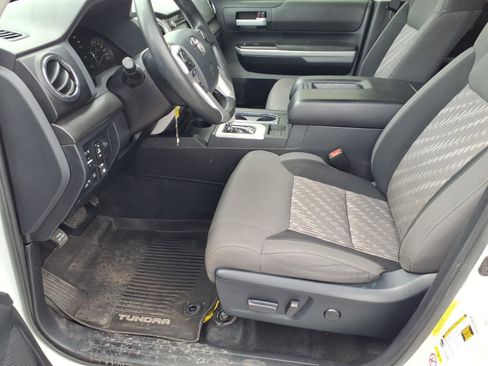 Used 2018 Toyota Tundra SR5 w/ SR5 Upgrade Package AWD/4WD image 11