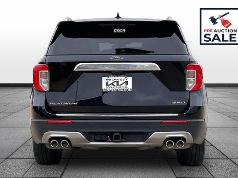 Used 2023 Ford Explorer Platinum w/ Technology Package AWD/4WD image 4