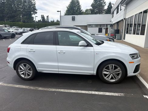 Used 2018 Audi Q3 2.0T Premium w/ Convenience Package AWD/4WD image 4