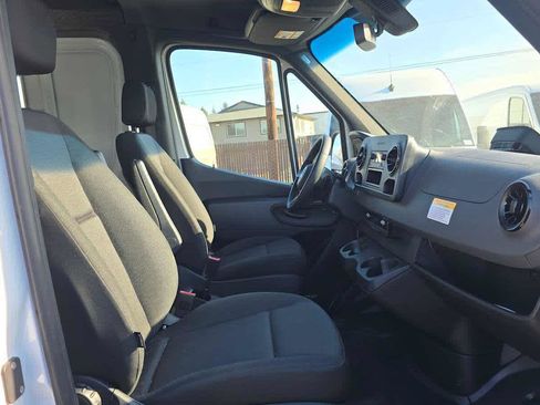 Used 2025 Mercedes-Benz Sprinter 2500 image 10