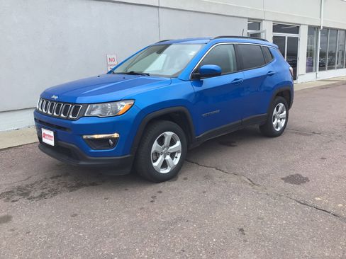 Used 2020 Jeep Compass Latitude w/ Cold Weather Group AWD/4WD image 2