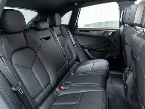 Used 2025 Porsche Macan image 27