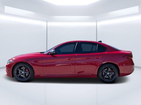 Used 2019 Alfa Romeo Giulia Ti w/ TI Performance Package image 6