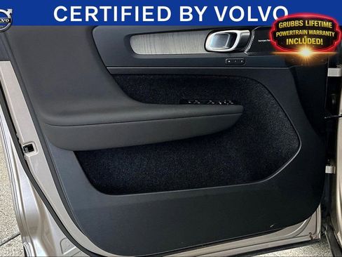 Used 2023 Volvo XC40 B4 Plus FWD image 24