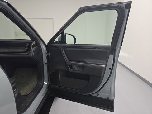 Used 2024 Rivian R1S Adventure AWD/4WD image 18