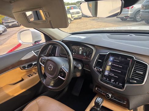 Used 2016 Volvo XC90 T6 Momentum image 14