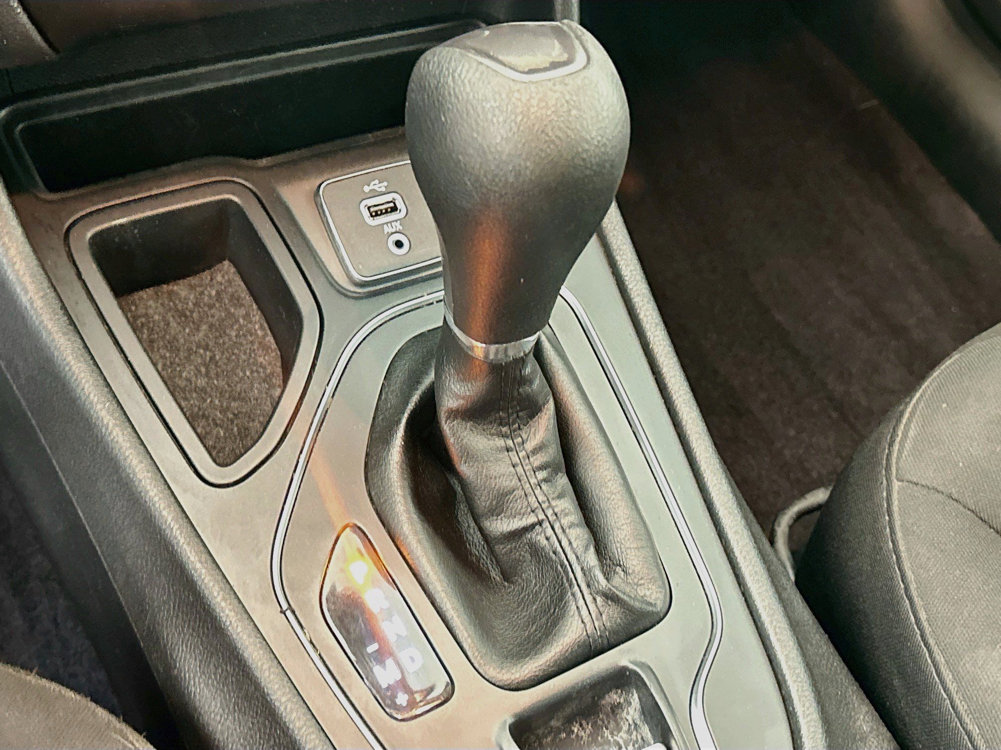 Used 2019 Jeep Cherokee Latitude w/ Popular Appearance Group FWD image 23