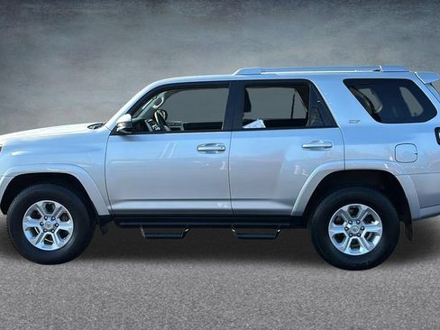 Used 2018 Toyota 4Runner SR5 AWD/4WD image 4