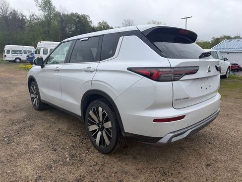 Used 2025 Mitsubishi Outlander SE AWD/4WD image 3
