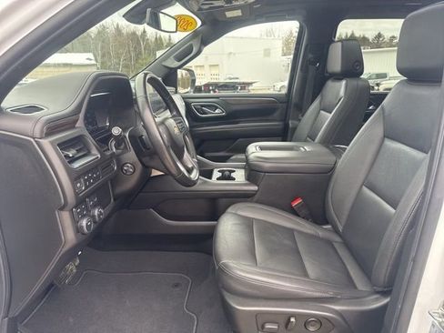 Used 2022 Chevrolet Suburban LT w/ LT Signature Plus Package image 11