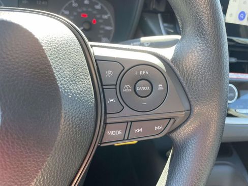 Used 2025 Toyota Corolla LE image 28