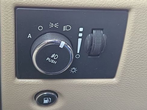 Used 2015 Jeep Grand Cherokee Limited w/ Luxury Group II image 27