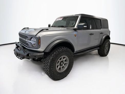 Used 2023 Ford Bronco Badlands AWD/4WD image 3