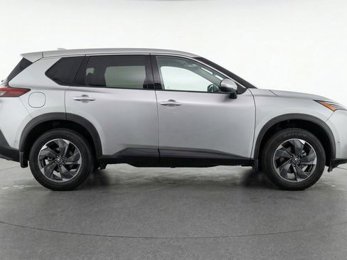 Used 2025 Nissan Rogue SV image 11