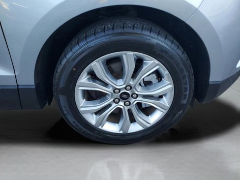 Used 2024 Ford Edge Titanium image 31