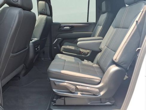 Used 2026 Chevrolet Suburban High Country AWD/4WD image 21