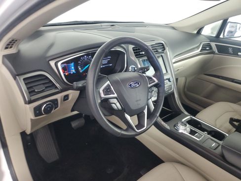 Used 2017 Ford Fusion SE w/ Fusion SE Technology Package image 11