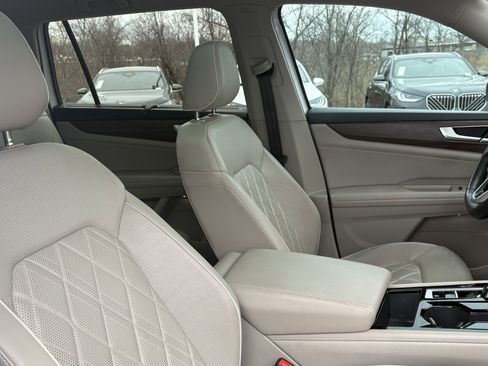 Used 2024 Volkswagen Atlas SEL Premium R-Line image 30